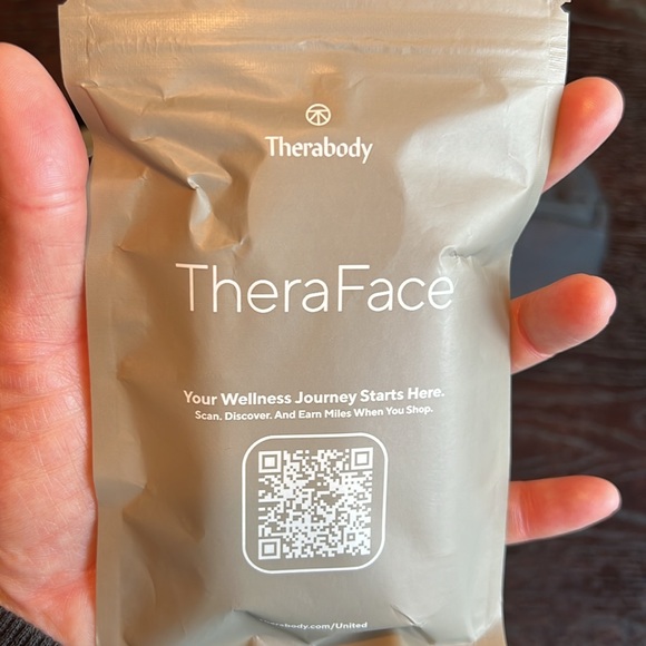 (4/$10) United Airlines Polaris Therabody Amenity Kit Cross Body Belt Bag - Picture 5 of 7